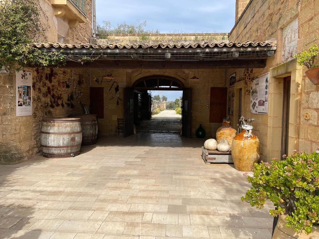 Masseria Sotto Le Stelle Provenzani Bed and Breakfast Casalabate Εξωτερικό φωτογραφία